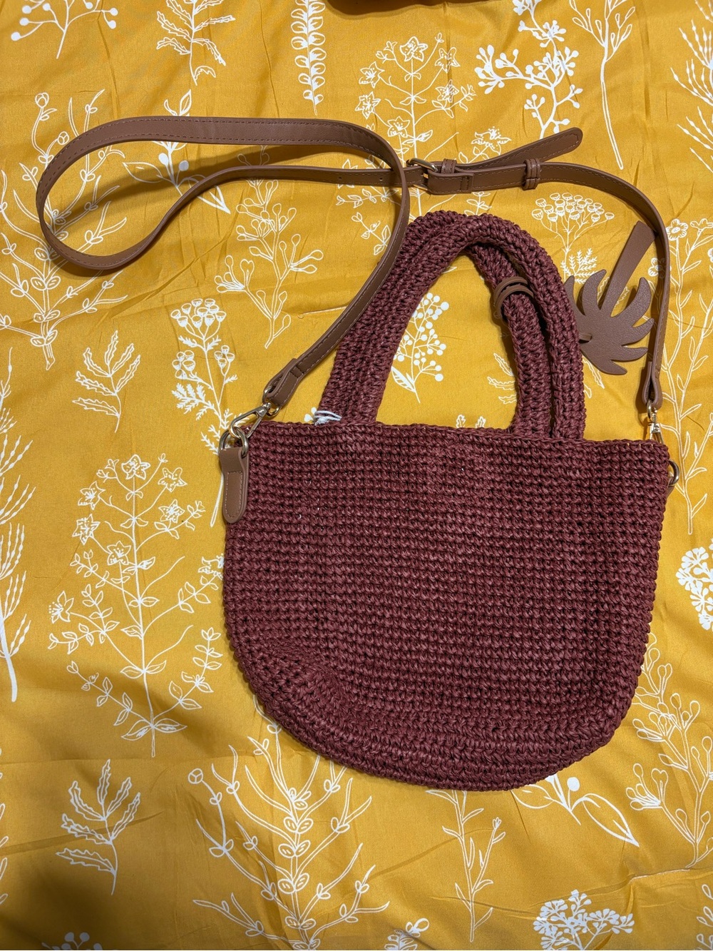 New Woven Crossbody Bag in Burgundy - Stylish Everyday Carry - Picture 2 of 5